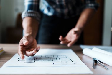 Mühendisler ev yapıları ve mimarisini planlar, yöneticiler, kalemler, bölücüler ve çalışma modelleri kullanarak tasarlıyorlar..