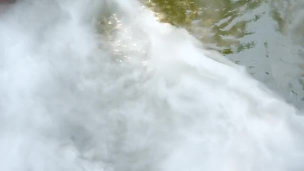 Aguas Termales Alta Temperatura Con Humos Flotando Superficie Del Agua — Vídeo de stock