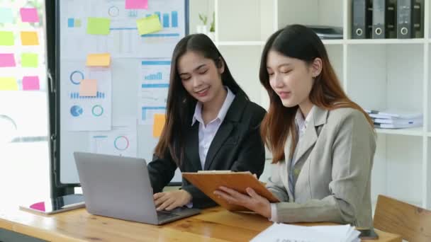 Азиатские Предприниматели Бизнесмены Встречаются Конференц Зале Области Бизнес Планирования Финансового — стоковое видео