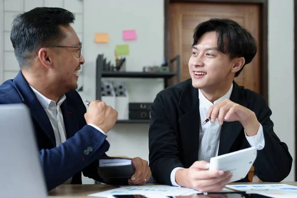 Financieel Planning Marketing Accounting Aziatische Jonge Econoom Met Behulp Van — Stockfoto