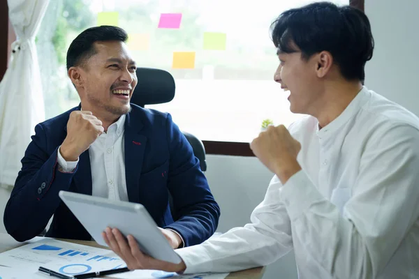 stock image Concept of the impact of warring countries, male economists are using tablets to consult with marketing staff or accountants to adjust production and investment strategies to the current situation