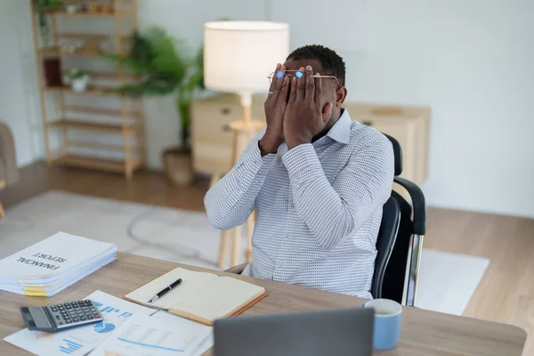 Burnout American African Business Man Stress Works Many Paperwork Document — Stock Photo, Image