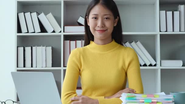Young Asian Woman Using Computer Financial Documents Accounting Home Office — Stock Video