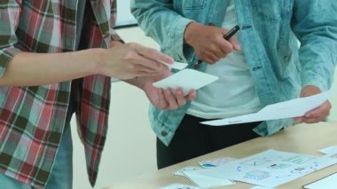 Creative Web Ekibi, Grafik Tasarımcı Planlama, cep telefonu uygulaması ve geliştirme şablonu düzeni için web sitesi ux ui uygulaması, prototip kablo geliştirme süreci. Yüksek kalite 4k