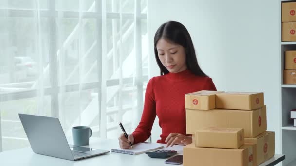Handel Små Företag Sme Vacker Asiatisk Kvinna Tittar Och Använda — Stockvideo