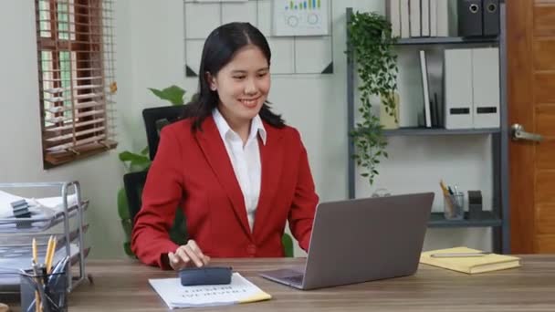 Finanzen Planung Marketing Und Buchhaltung Porträt Eines Asiatischen Mitarbeiters Der — Stockvideo