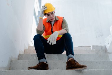 Mühendisler ya da mimarlar bina inşaatlarında çalışmaktan yorulma ve yılgınlık belirtileri gösteriyor.