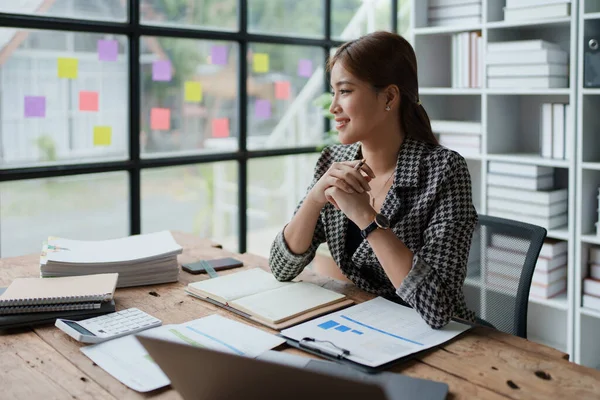 Bedrijfsleven Financiën Werkgelegenheid Concept Van Succesvolle Vrouwelijke Ondernemers Zelfverzekerde Glimlachende — Stockfoto