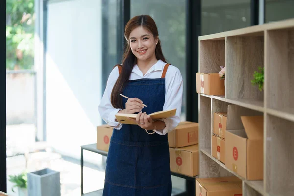 Het Starten Van Kleine Onderneming Ondernemer Van Onafhankelijke Jonge Aziatische — Stockfoto
