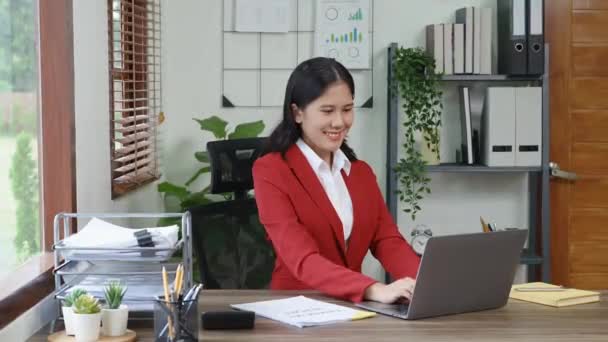 Finanzen Planung Marketing Und Buchhaltung Porträt Eines Asiatischen Mitarbeiters Der — Stockvideo