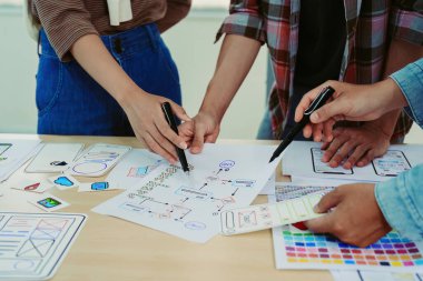 Creative Web Ekibi, cep telefonu için Grafik Tasarımcı, cep telefonu uygulaması ve geliştirme şablonu planı için web sitesi ux ui uygulaması, prototip kablo geliştirme süreci