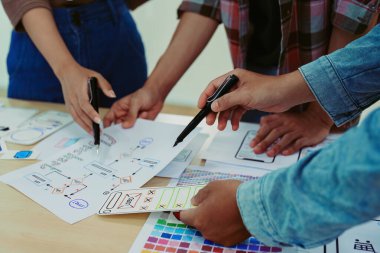 Creative Web Ekibi, cep telefonu için Grafik Tasarımcı, cep telefonu uygulaması ve geliştirme şablonu planı için web sitesi ux ui uygulaması, prototip kablo geliştirme süreci