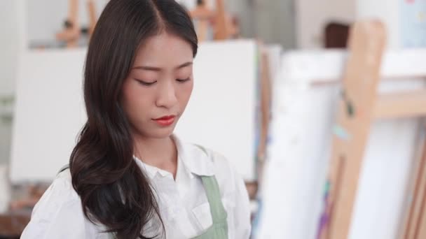 Hermosa Artista Femenina Asiática Que Trabaja Pintura Abstracta Pintor Creando — Vídeos de Stock