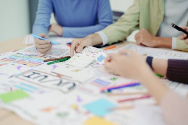 Creative Web Ekibi, cep telefonu için Grafik Tasarımcı, cep telefonu uygulaması ve geliştirme şablonu planı için web sitesi ux ui uygulaması, prototip kablo geliştirme süreci