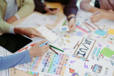 Creative Web Ekibi, cep telefonu için Grafik Tasarımcı, cep telefonu uygulaması ve geliştirme şablonu planı için web sitesi ux ui uygulaması, prototip kablo geliştirme süreci