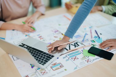 Creative Web Ekibi, cep telefonu için Grafik Tasarımcı, cep telefonu uygulaması ve geliştirme şablonu planı için web sitesi ux ui uygulaması, prototip kablo geliştirme süreci