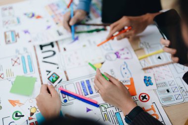Creative Web Ekibi, cep telefonu için Grafik Tasarımcı, cep telefonu uygulaması ve geliştirme şablonu planı için web sitesi ux ui uygulaması, prototip kablo geliştirme süreci