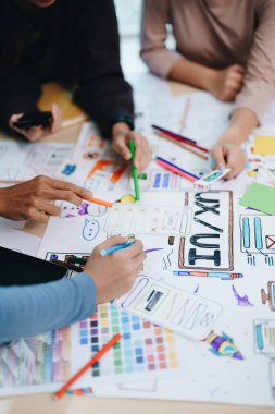 Creative Web Ekibi, cep telefonu için Grafik Tasarımcı, cep telefonu uygulaması ve geliştirme şablonu planı için web sitesi ux ui uygulaması, prototip kablo geliştirme süreci