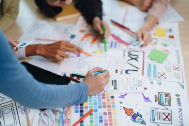 Creative Web Ekibi, cep telefonu için Grafik Tasarımcı, cep telefonu uygulaması ve geliştirme şablonu planı için web sitesi ux ui uygulaması, prototip kablo geliştirme süreci