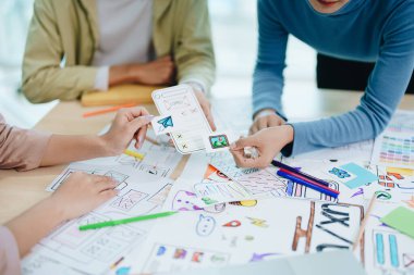Creative Web Ekibi, cep telefonu için Grafik Tasarımcı, cep telefonu uygulaması ve geliştirme şablonu planı için web sitesi ux ui uygulaması, prototip kablo geliştirme süreci