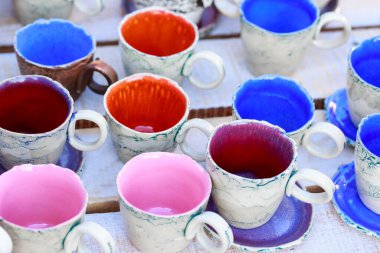 güzel yeni seramik kupaların arkaplanı