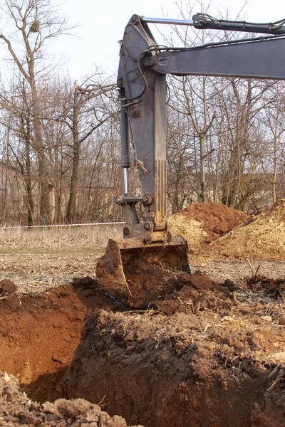 Excavator boom and bucket with hydraulic cylinders