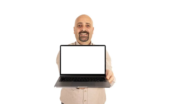 Üres Laptopot Mutat Vidám Pozitív Embert Aki Üres Laptopot Mutat — Stock Fotó