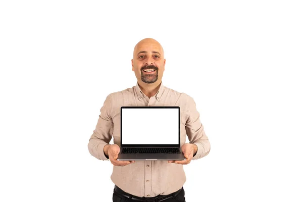 Laptopot Mutat Kopasz Középkorú Fehér Férfi Laptoppal Üres Képernyős Jegyzetfüzet — Stock Fotó