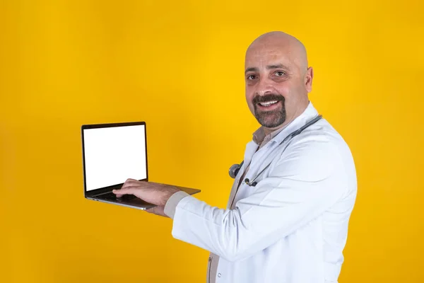 Healthcare Telemedicine Concept Cheerful Middle Aged European Male Doctor Holding — Stock Photo, Image
