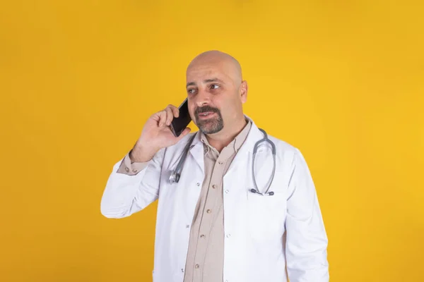 Telemedicine Close Portrait Middle Aged Bald Doctor Making Telemedicine Physician — Stock Photo, Image