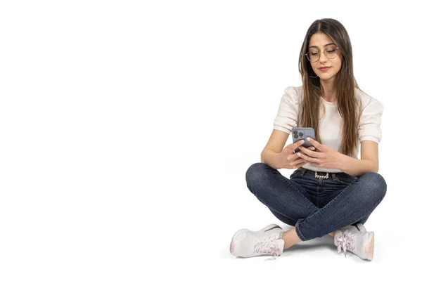 Using Smartphone Confident Serious Caucasian Girl Using Smartphone Sitting Ground — Stock Photo, Image