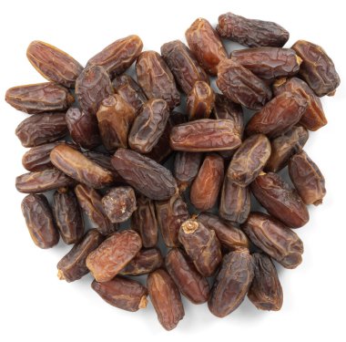 Hurma yığını, üst görünüm, hurma yığını üzerinde izole edilmiş. Bir grup sağlıklı, lezzetli, kurutulmuş palmiye tatlısı. Ramazan oruç kavramı tasarım fikri.