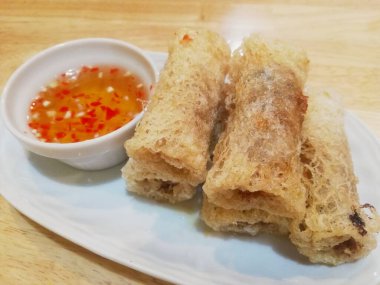 Vietnam mutfağı, kızarmış börek.