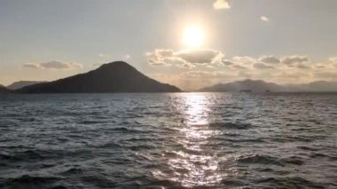 Seto İç Denizi adaları, sakin deniz ve güneş