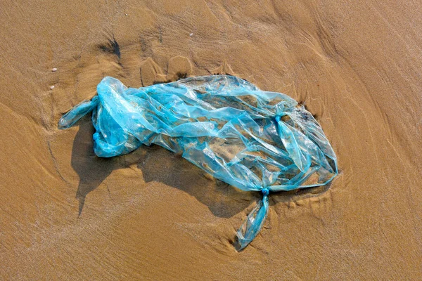Der Strand Hat Ein Müll Und Abwasserkonzept Für Den Umweltschutz — Stockfoto