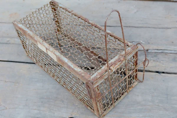 Παλιά Ποντικοπαγίδα Κλουβί Σκουριασμένο — Φωτογραφία Αρχείου