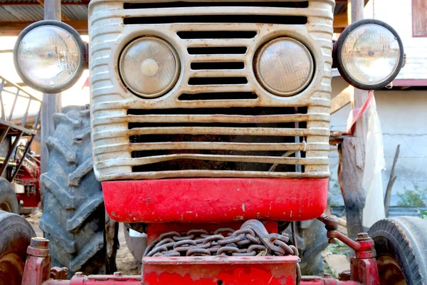 Czerwony Traktor Koncepcja Pracy Dziedzinach Przemyśle Rolniczym — Zdjęcie stockowe