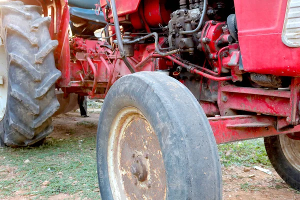 Красный Трактор Концепция Работы Отраслях Агропромышленном Комплексе — стоковое фото
