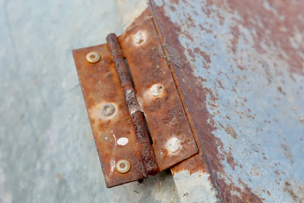 Rusty Biały Metalowa Brama Zawiasem Drzwi Zbliżenie Tła — Zdjęcie stockowe