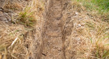 Çit temeli için siperin en üst görüntüsü