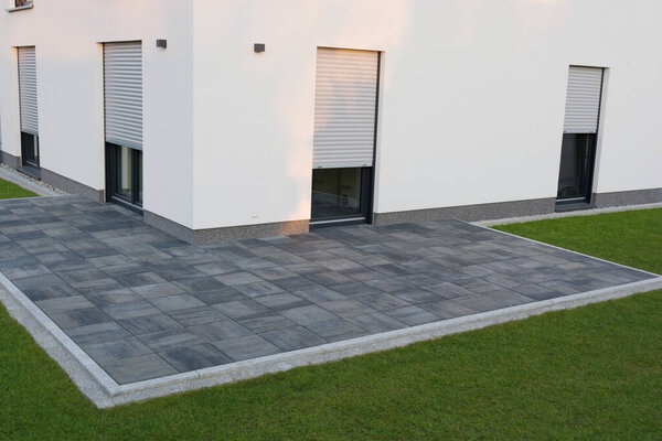 Новый дом на одну семью с террасой