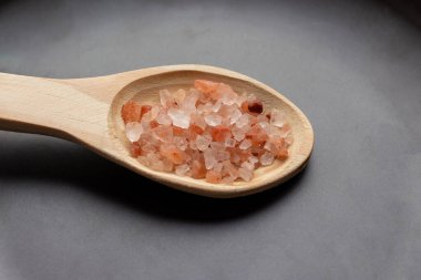 pink himalayan salt in black plate