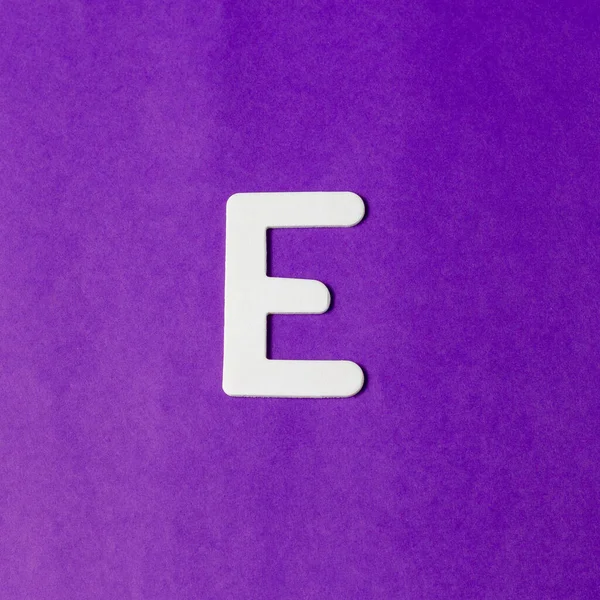 Буква Текстуре Дерева Фиолетовый Фон — стоковое фото