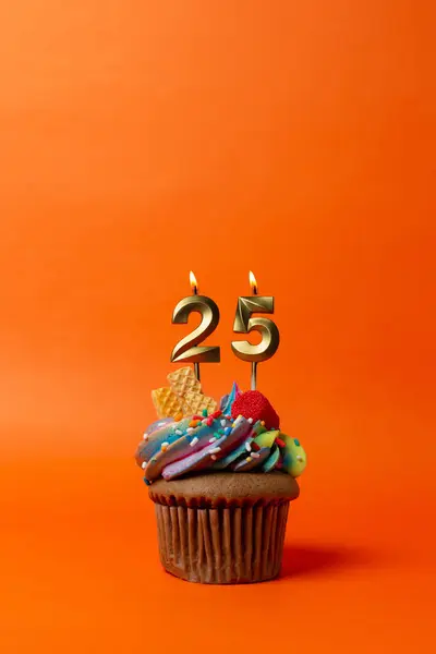 Cupcake Fundo Laranja Com Velas Aniversário Bolo Aniversário Com Número — Fotografia de Stock
