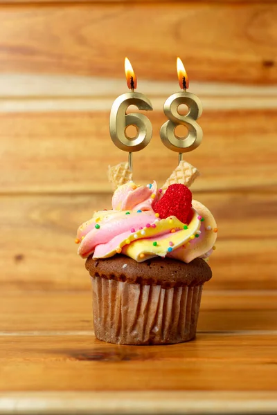Candela Compleanno Dorata Sfondo Legno Cupcake Compleanno Con Candela Numerata — Foto Stock