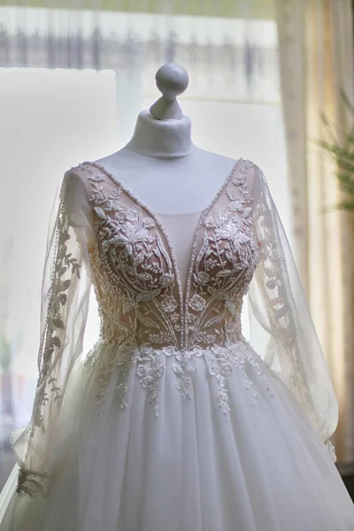 Beautiful Wedding Dress Hangs Mannequin Room Preparation Conduct Wedding — Stock Photo, Image