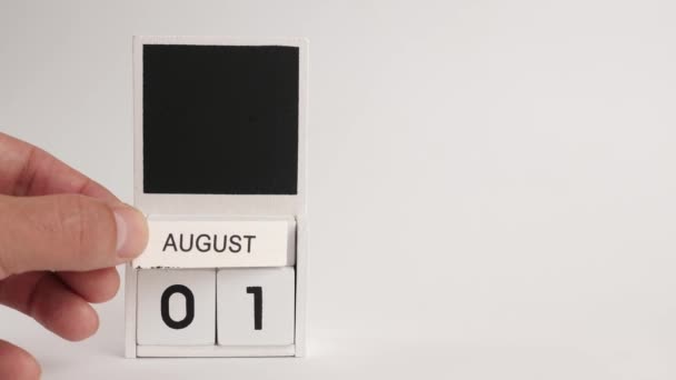 日期为8月1日的日历和一个供设计师使用的地方 特定日期事件的说明性说明 — 图库视频影像