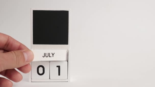 日期为7月1日的日历和一个设计师的位置 特定日期事件的说明性说明 — 图库视频影像
