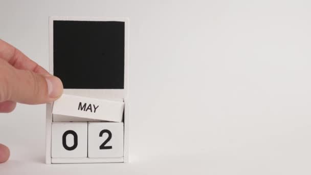 日期为5月2日的日历和一个设计师的位置 特定日期事件的说明性说明 — 图库视频影像