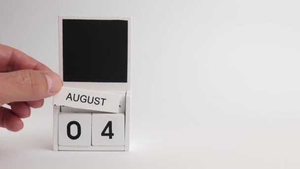 日付とカレンダー8月4日とデザイナーのための場所 特定の日付のイベントのイラスト — ストック動画